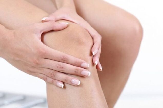 Con l'artrosi si verifica dolore acuto, riducendo la mobilità dell'articolazione del ginocchio. 