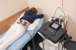L'elettroforesi viene assegnato ai pazienti per il trattamento di mal di schiena e il sollievo del processo infiammatorio